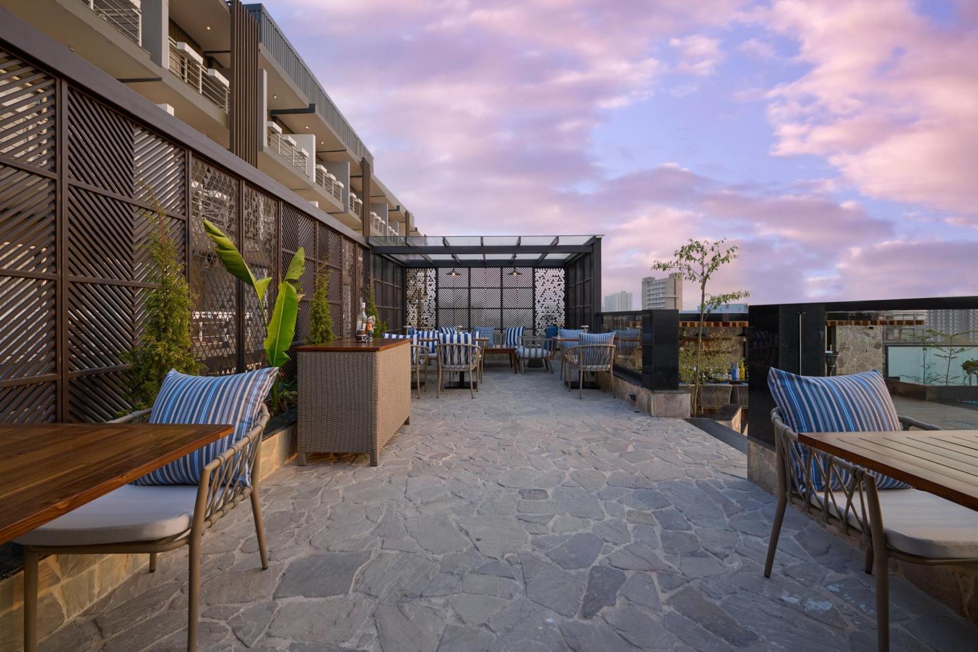 Iris Sarovar Portico Gurgaon Ngoại thất bức ảnh