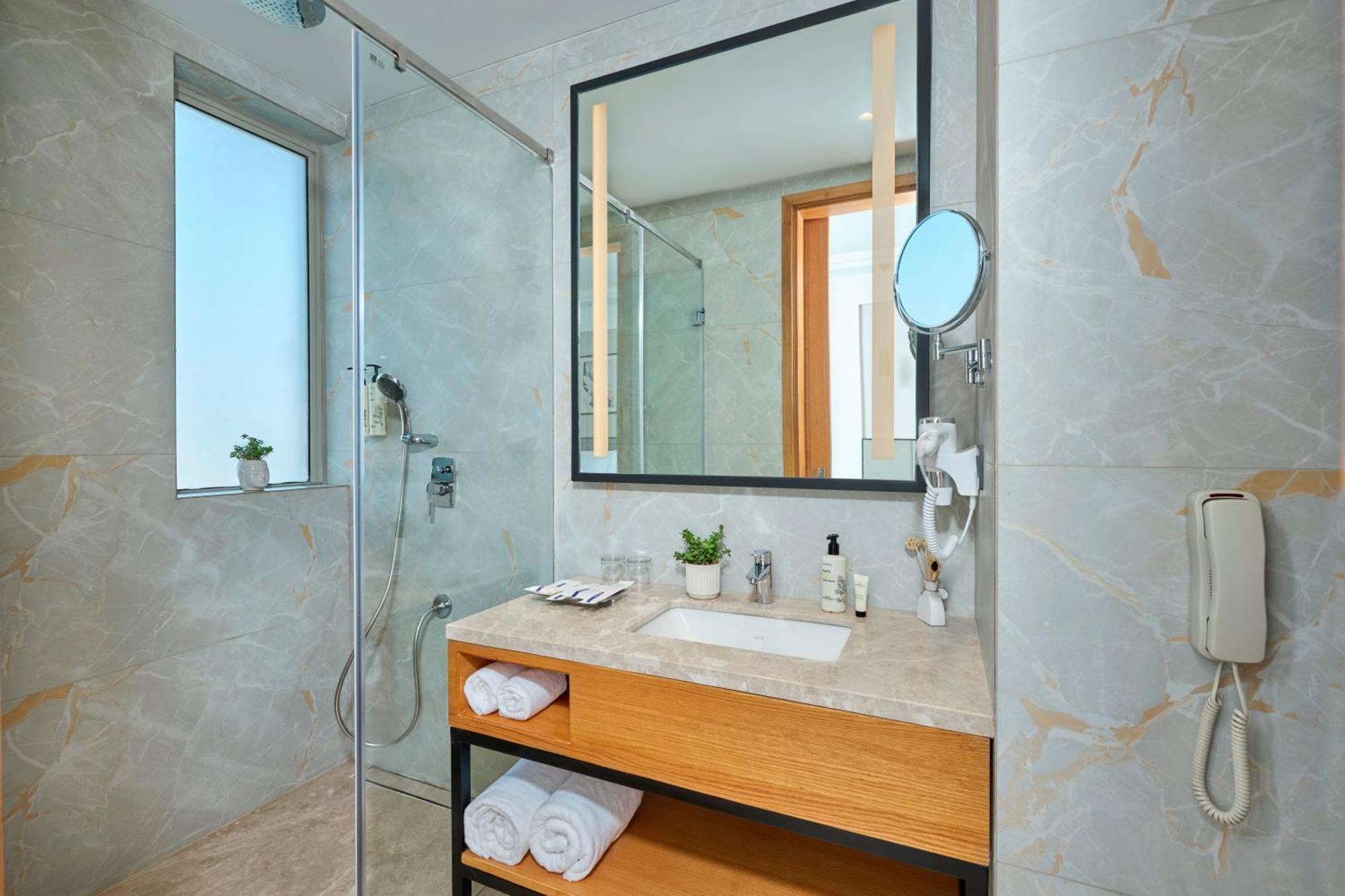 Iris Sarovar Portico Gurgaon Ngoại thất bức ảnh